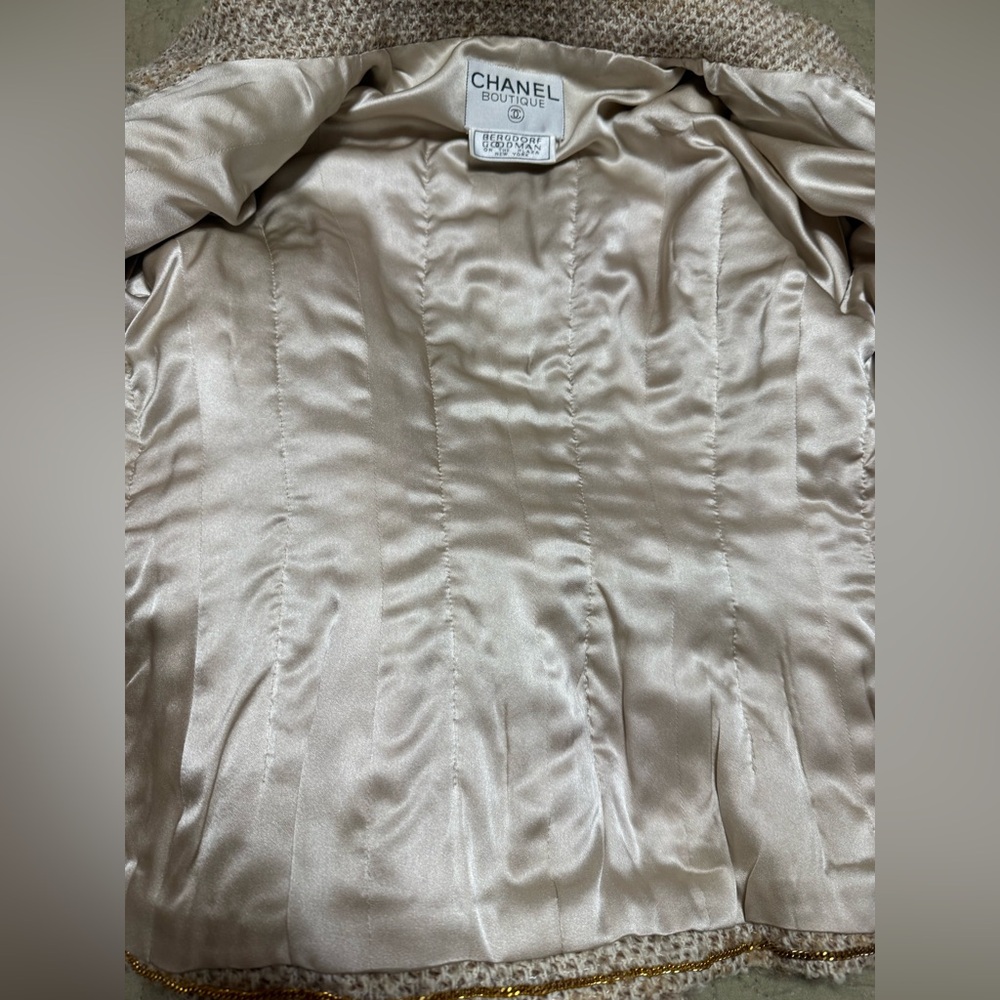 CHANEL Beige Tweed Suit - Picture 15 of 16
